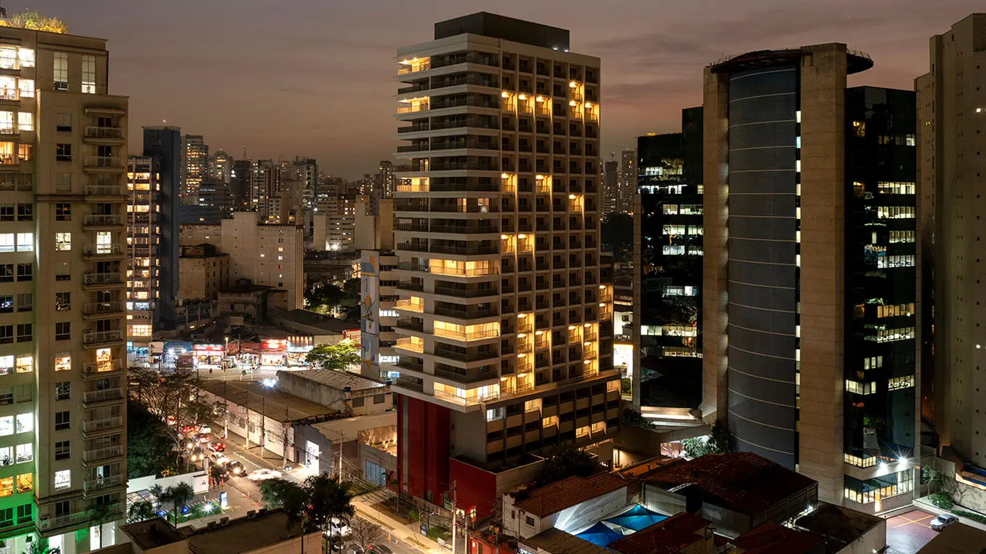 Nex One Faria Lima — Fachada Noturna